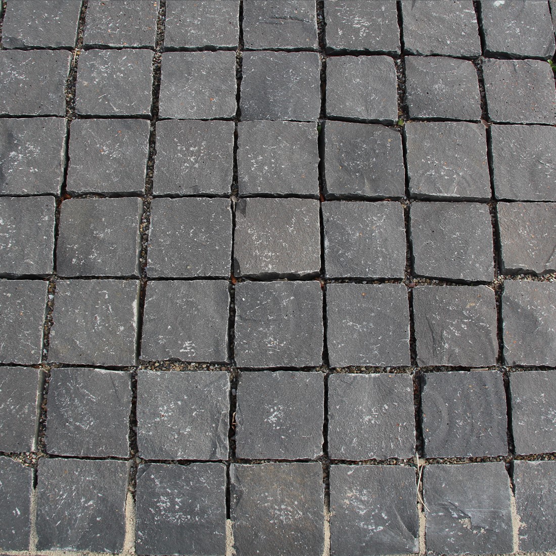 TB Basaltkei Rion 14x14x5-7cm Antraciet