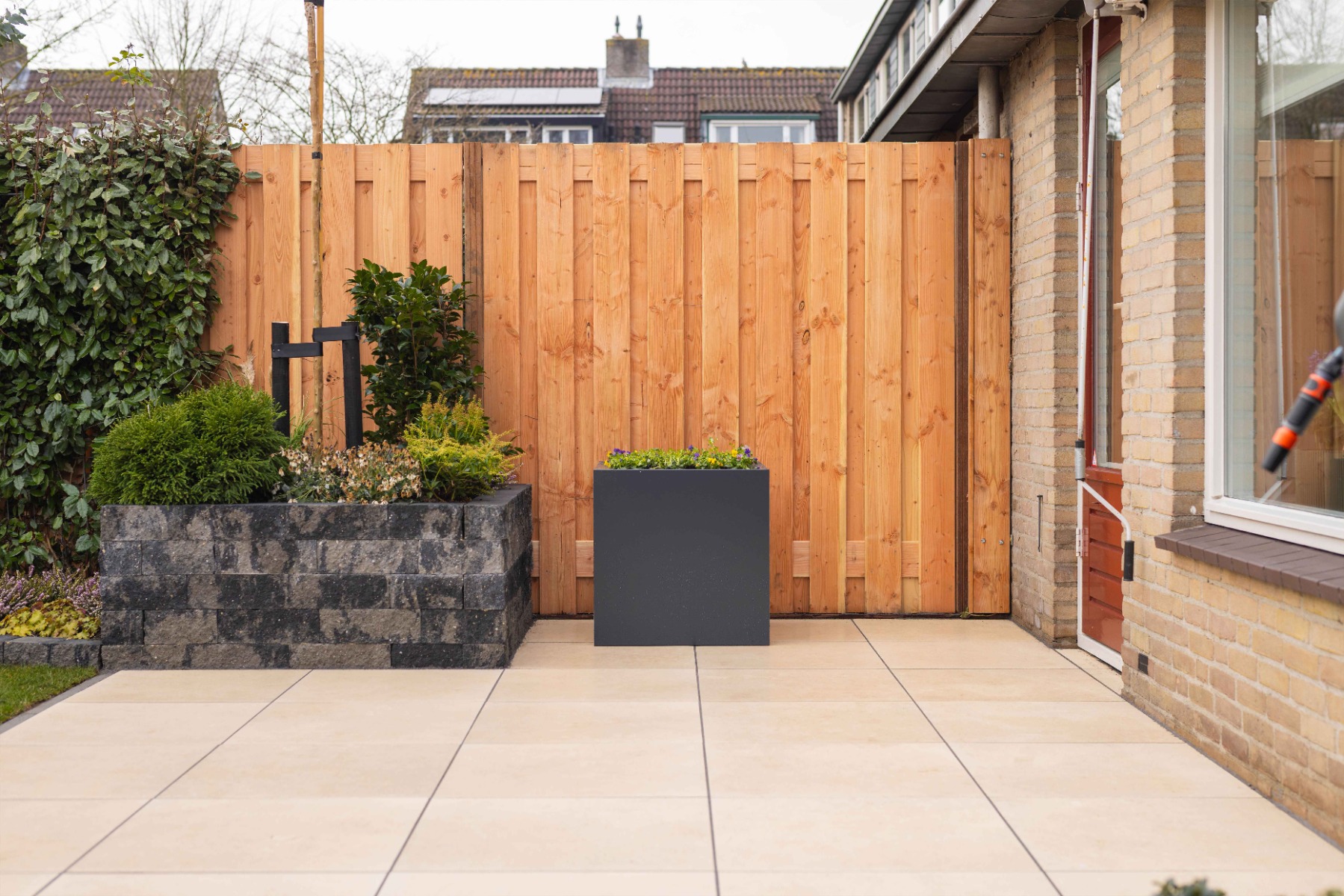 De juiste muurelementen kiezen voor een stevige border in je tuin
